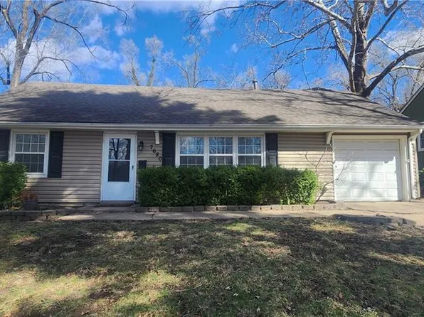 7680 Rainbow Dr, Prairie Village, KS 66208