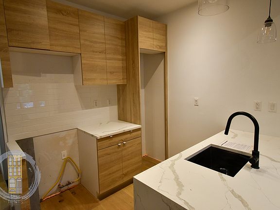 5th image of 750 Macdonough St #1AA