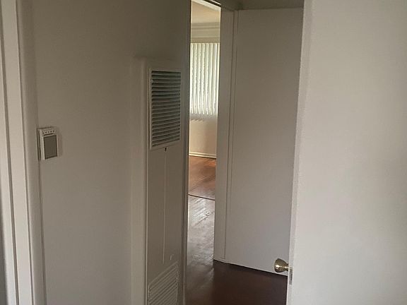 5th image of 3208 S Barrington Ave #K