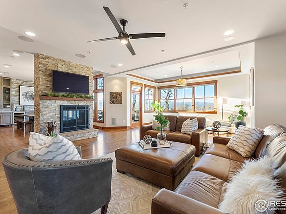 4th image of 895 Paragon Dr