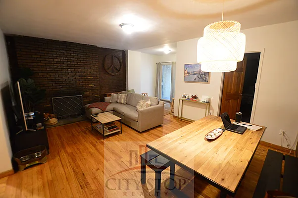 Rented by City Stop Realty | media 4