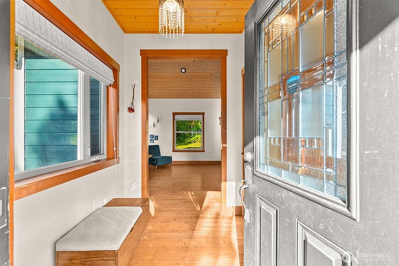 3rd image of 222 Oxbow Lake Lane