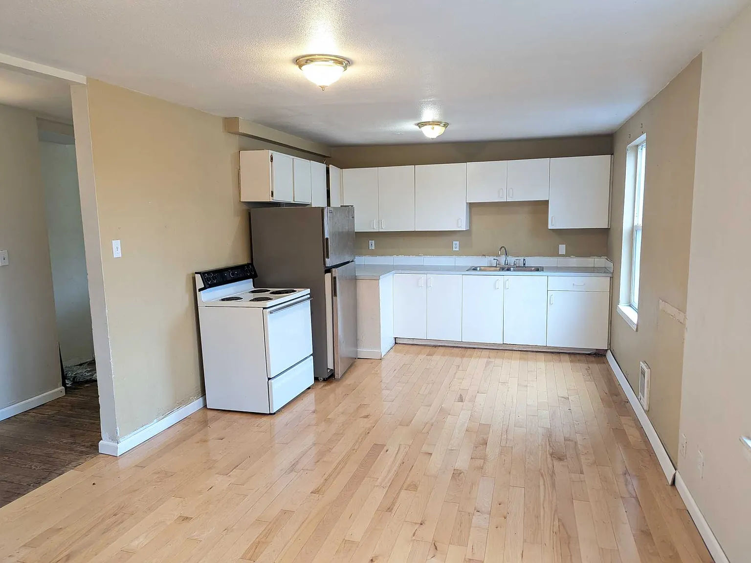 3 bed, 850 sqft, $2,195 — Photo 2