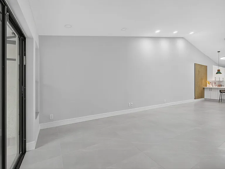 10924 Roebelini Palm Ct #A — Photo 20