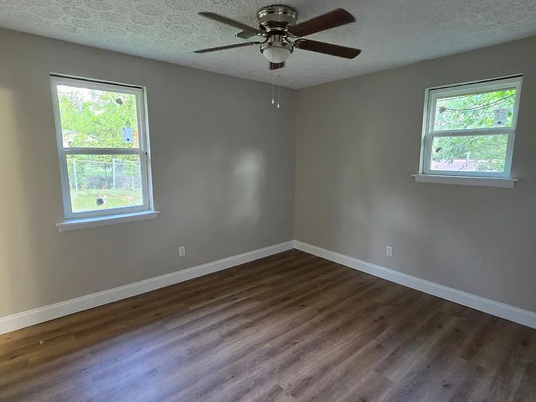 2420 Dublin Ct — Photo 11