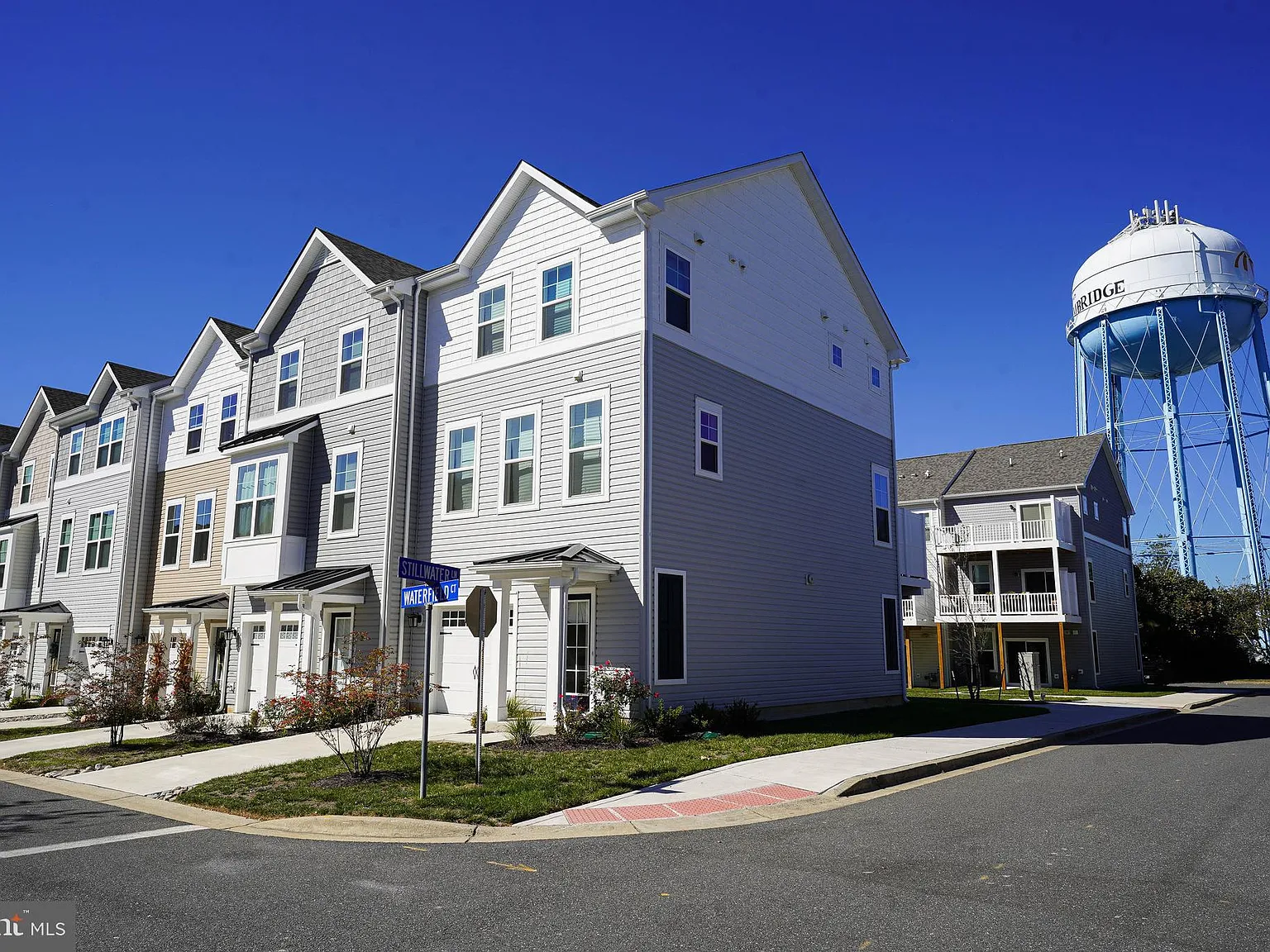 3 bed, 2.5 bath, 2000 sqft, $2,295 — Photo 3