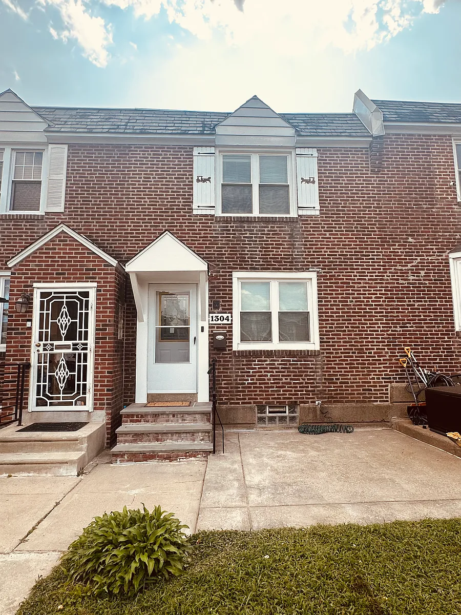 Building Photo - 1304 Westbury Dr