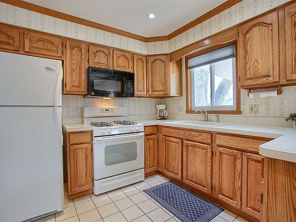 4th image of 31108 Stricker Dr