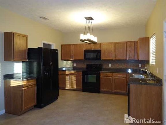 4th image of 72 Shady Valley Dr