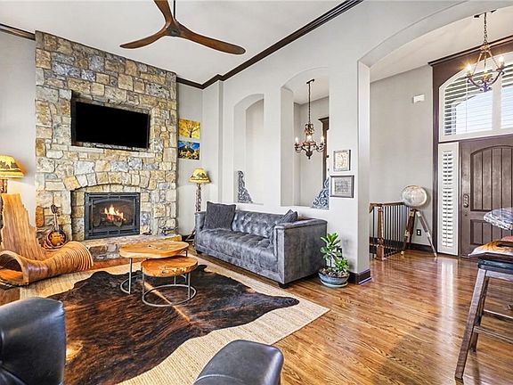 5th image of 10009 N Euclid Ave