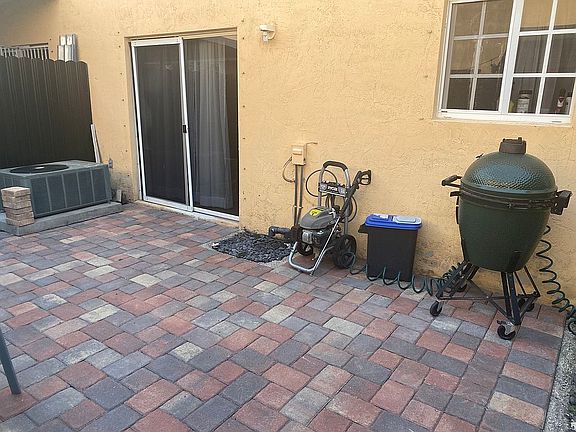 4th image of 11423 NW 95th Ct #2