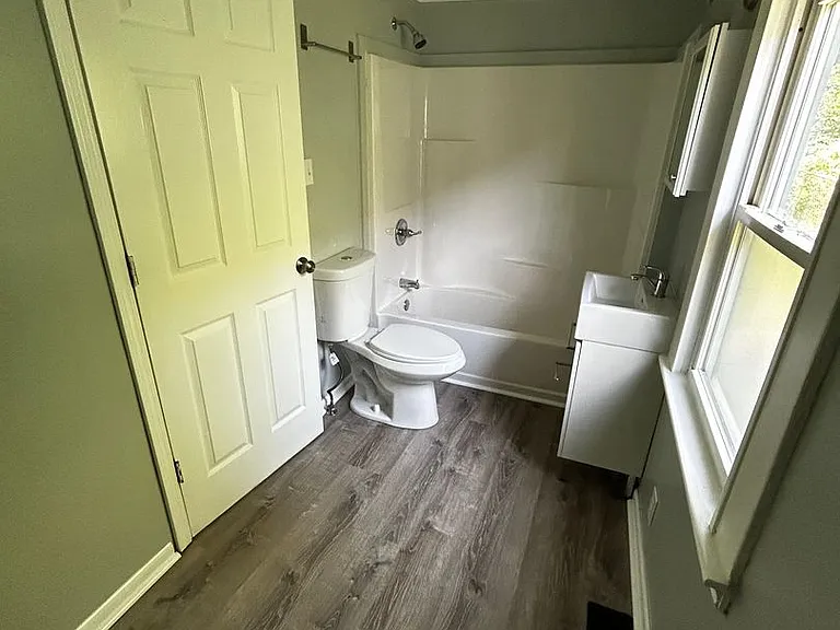 1008 Fairview Ave — Photo 8