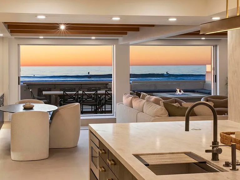 2016 Ocean Front — Photo 3