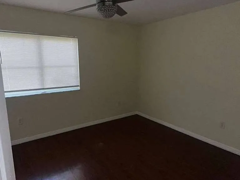 825 SW 6th Pl — Photo 8