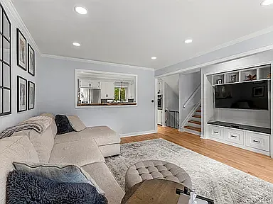 520 Byron St — Photo 8