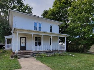 205 4th St, Walnut, IL 61376