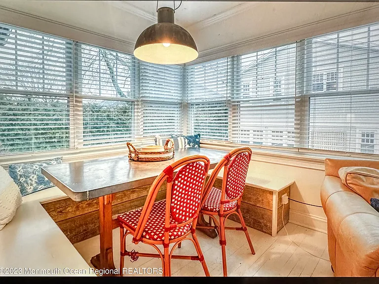 505 Washington Ln — Photo 6