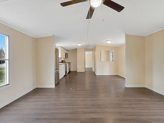 4th image of 525 Countrywood Ln