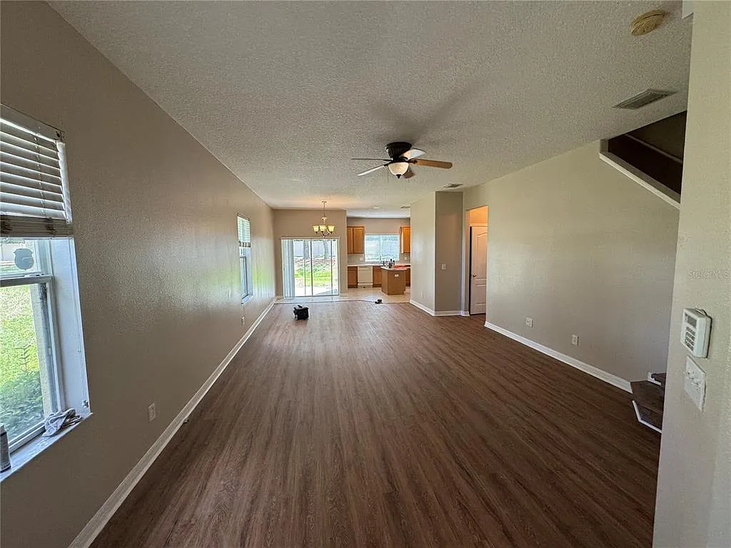 3 bed, 2.5 bath, 1838 sqft, $1,950 — Photo 2