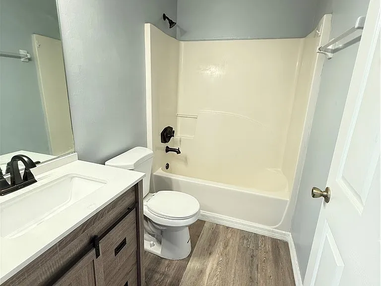 107 Harold Ave S — Photo 8