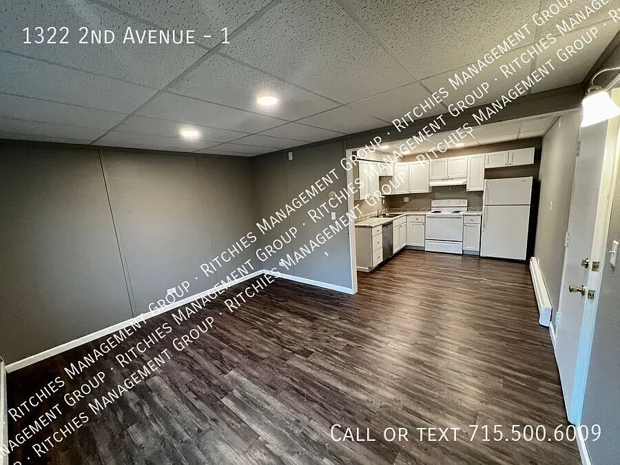 Modernized 2 Bedroom Apartment Updated Throughout — Photo 2