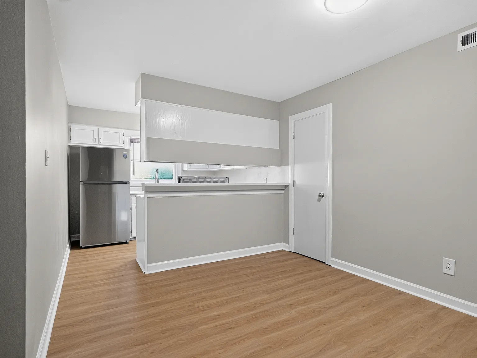 2 bed, 1098 sqft, $1,350 — Photo 4
