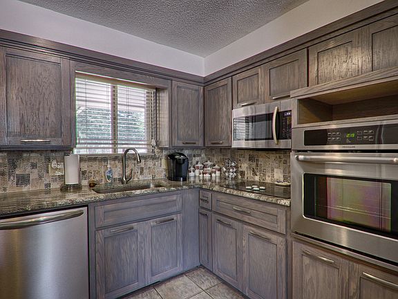 4th image of 725 Ranchoak Dr