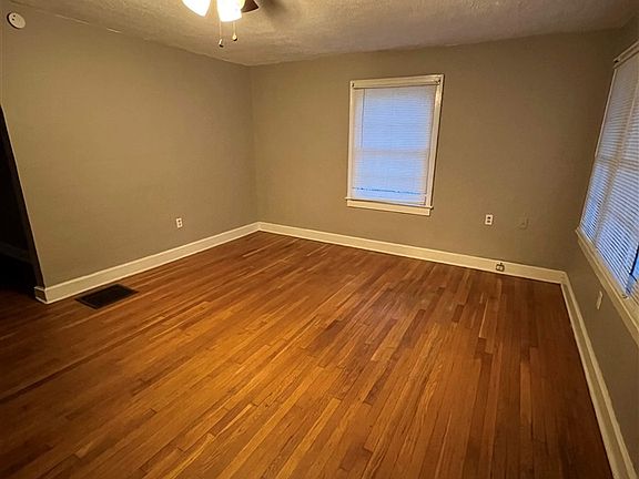 3rd image of 1305 Nutwood St