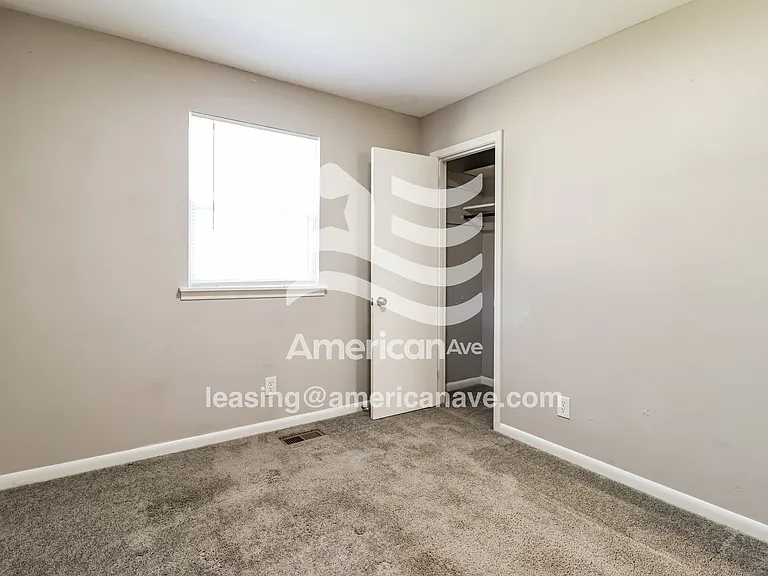 1530956_007_main_bedroom_8.jpg