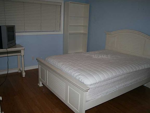3rd image of 221 Holt Ave APT 3