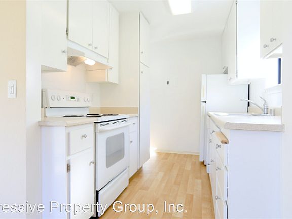 3rd image of 111 Seminary Dr #121-C