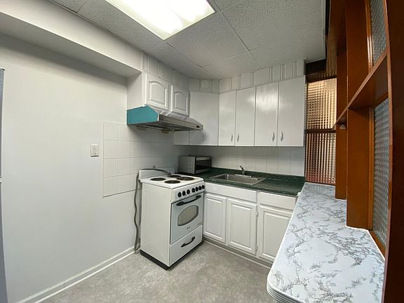 5th image of 3304 143rd St Floor 1