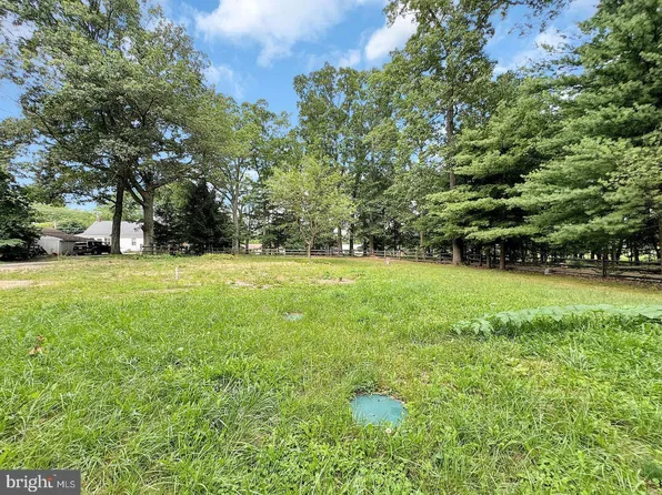 744 Fairview Dr, Hanover, PA 17331