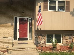 6015 Robin Hl, Washington, MI 48094