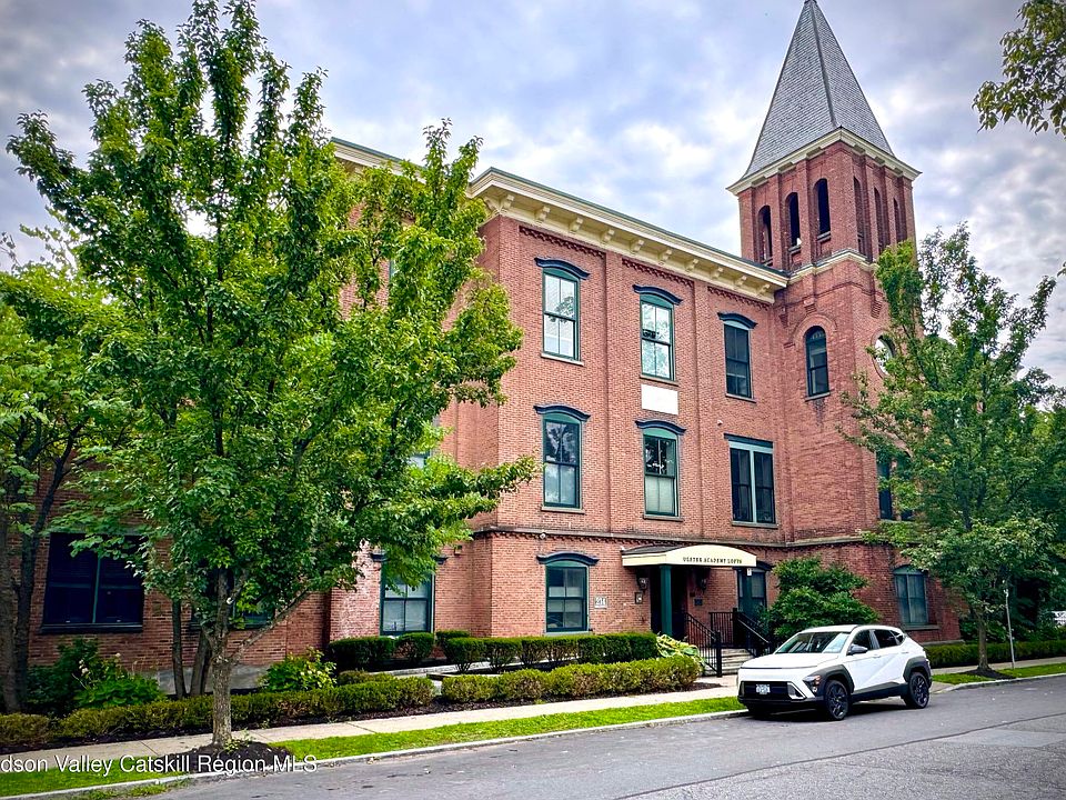 1st image of 214 W Chestnut Street #202