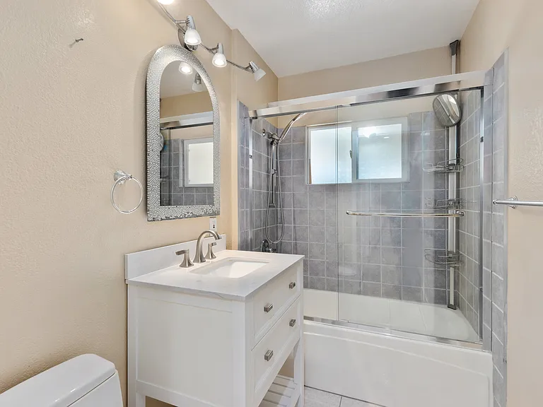12504 Saratoga Ave — Photo 17