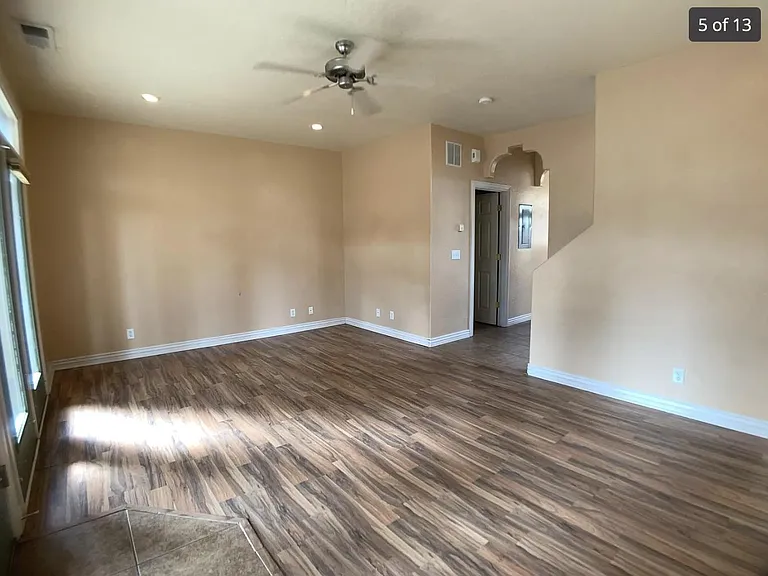 1477 E Turney Dr — Photo 3