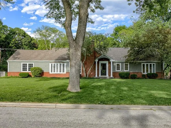 8025 Belinder Rd, Leawood, KS 66206
