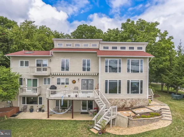 397 Overlook Dr, Lusby, MD 20657