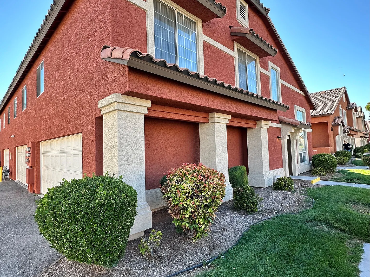 3 bed, 2.5 bath, 1200 sqft, $1,694 — Photo 2