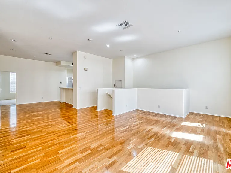 1133 Jewett Dr — Photo 6