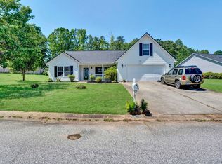 1105 Autumn Leaf Ln, Fountain Inn, SC 29644