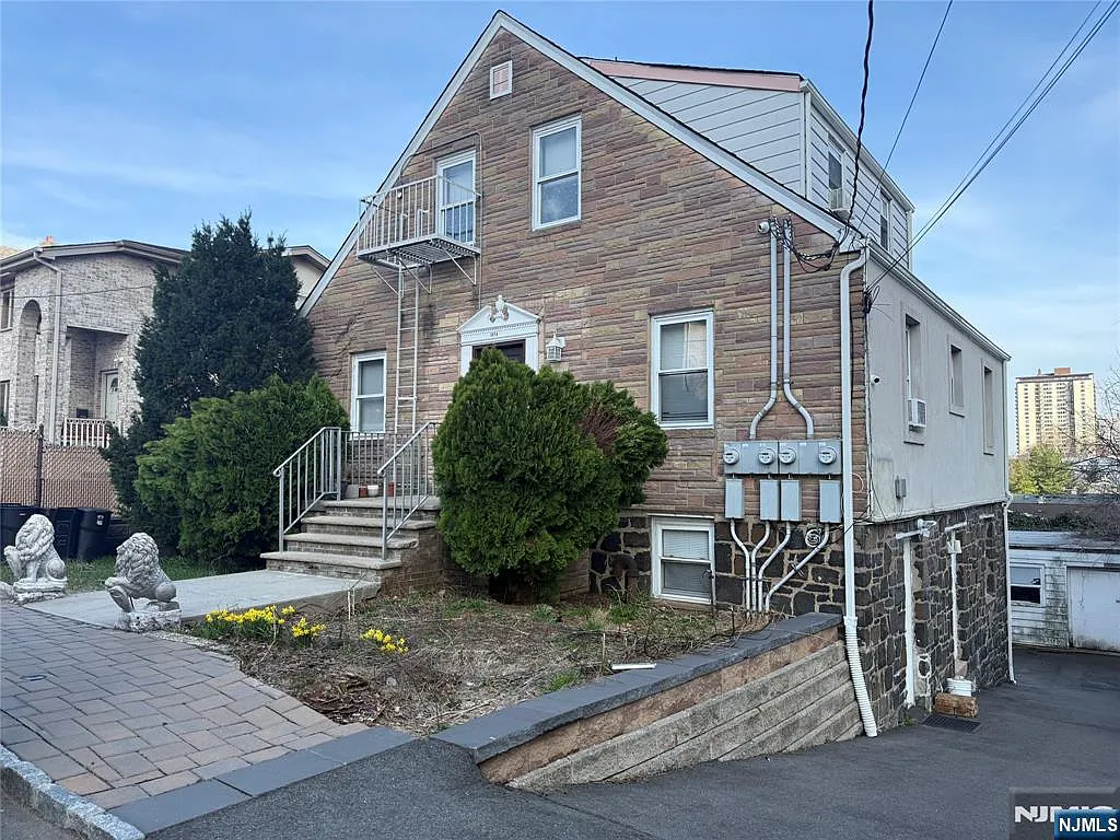 Building Photo - 1014 Ponsi St #2