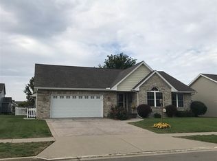 1612 Kingsbury Rd, Washington, IL 61571