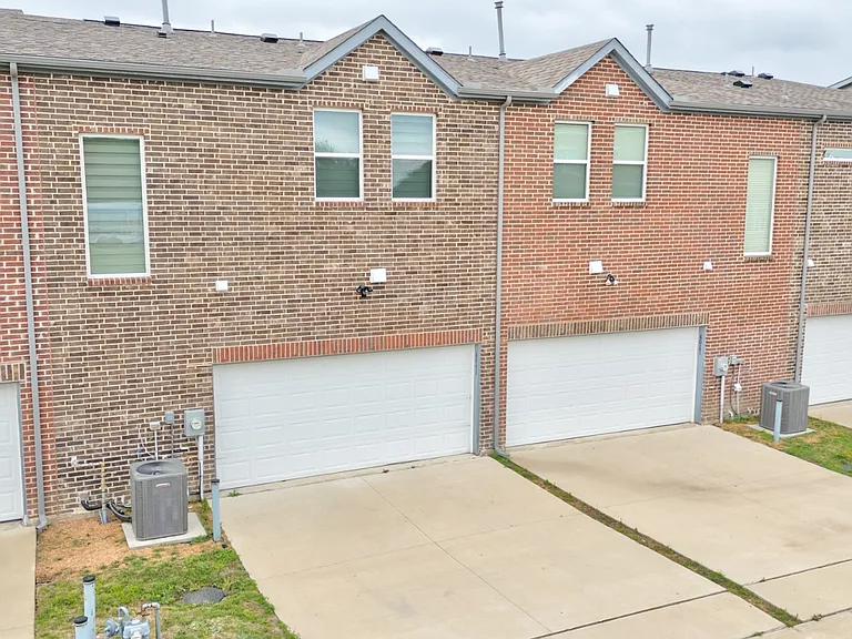 6043 Rivendell Dr — Photo 37