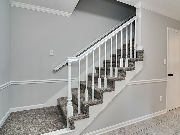 4th image of 713 Stillwater Dr