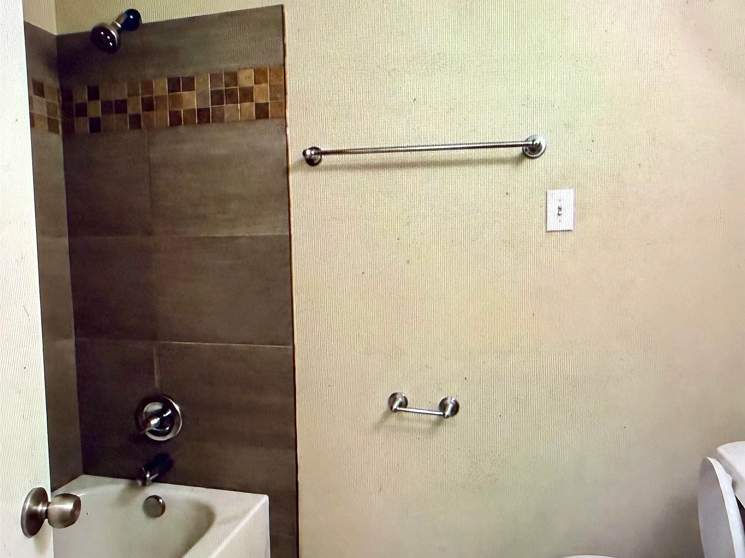 4 bed, 2.0 bath, 1428 sqft, $1,200 — Photo 4