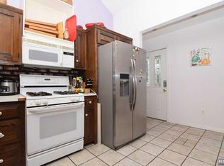 27 Grove St, Belleville, NJ 07109