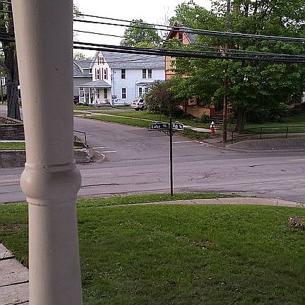 3rd image of 28 Lake St