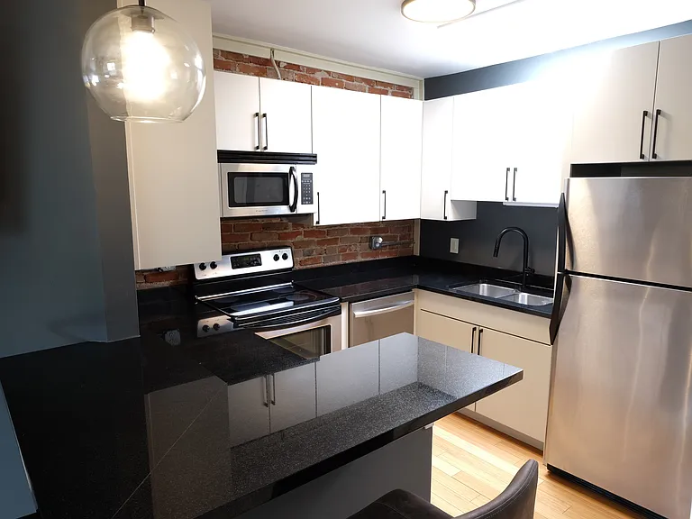 2306 Glenarm Pl #202 — Photo 11